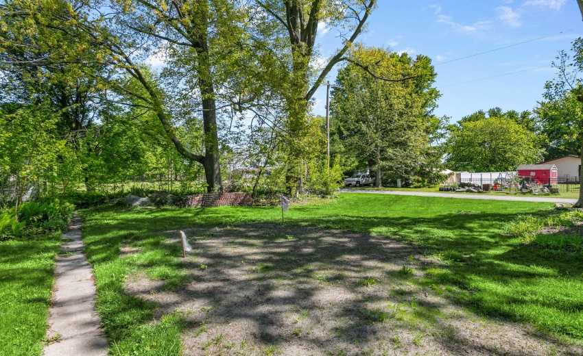 Spacious Back Yard