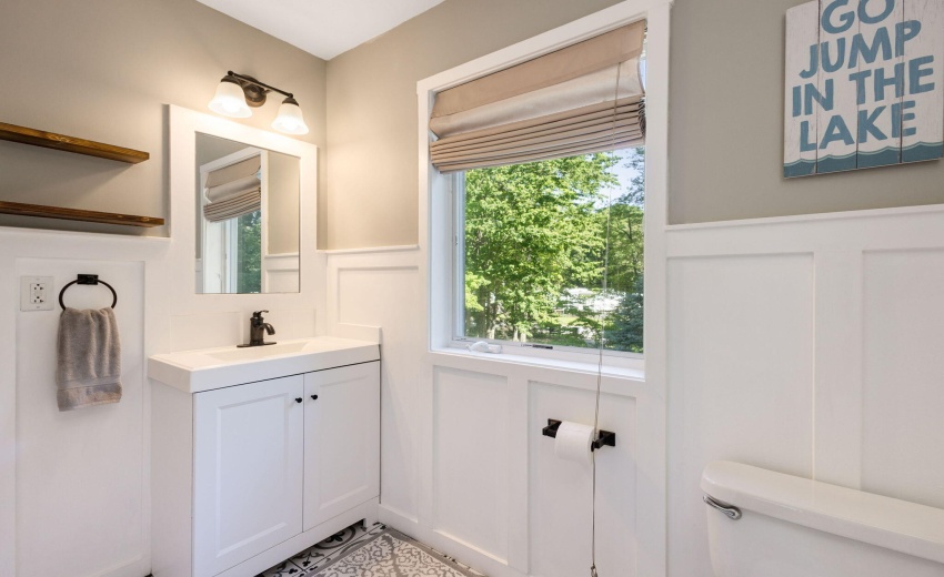 Upper Level Bathroom