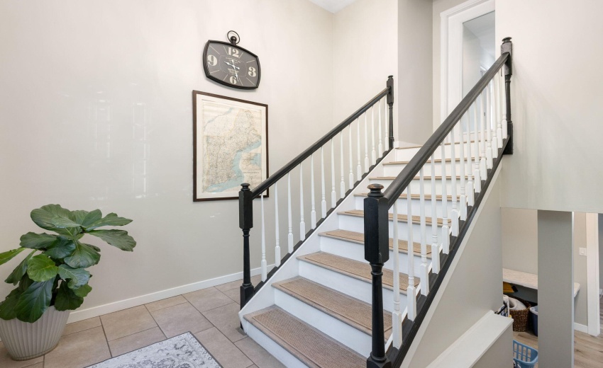 Spacious Entryway
