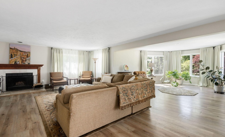Spacious Living Room