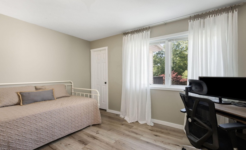 Upper Level Bedroom Detail
