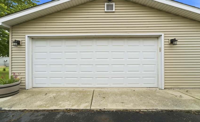 Detached 2.5 car