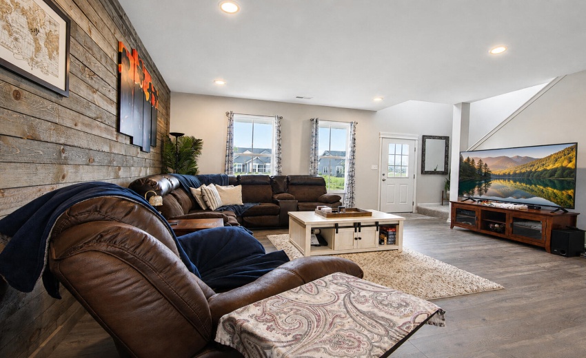 Traci - 11763 Rhode Island St, Crown Poi