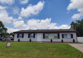 377 Pinewood Drive, Valparaiso, Indiana, 4 Bedrooms Bedrooms, 6 Rooms Rooms,2 BathroomsBathrooms,Residential,For Sale,Pinewood,NRA840167