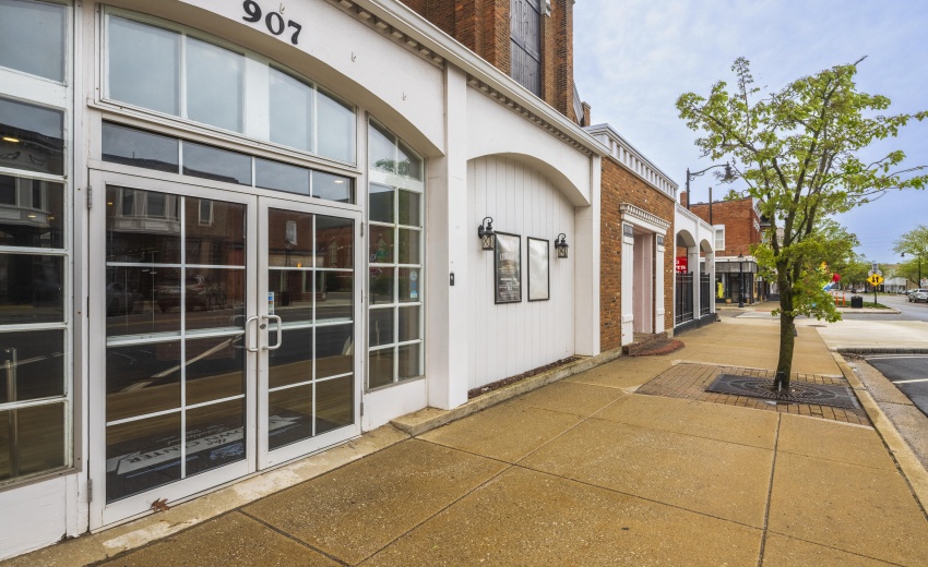 BStoopPubFranklinSt0010