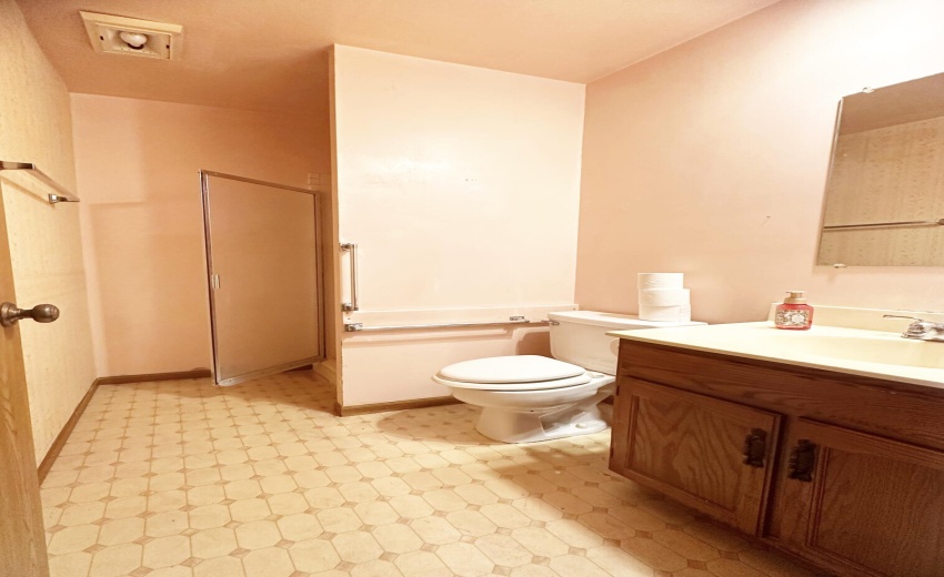 Main Level 3/4 Bathroom
