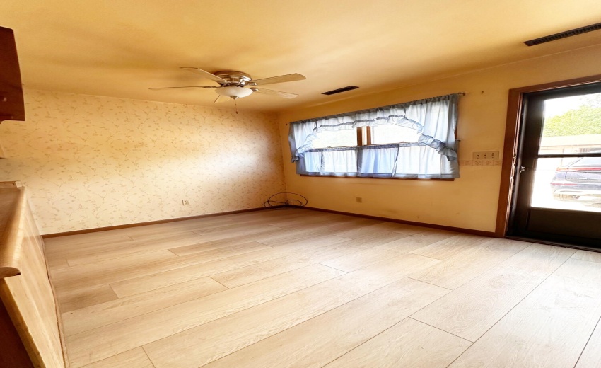 Eat-In Kitchen