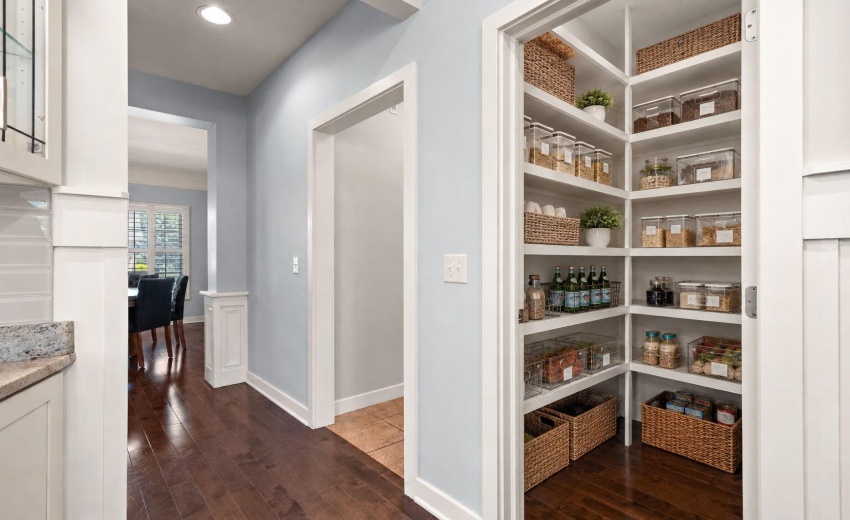 90-web-or-mls-Pantry