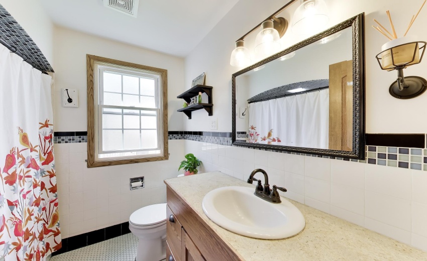 Main Floor Full Bath