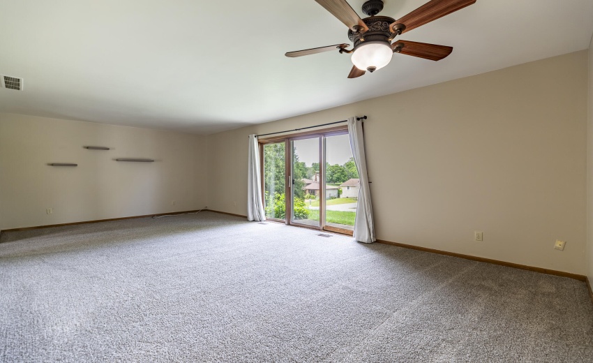 2564 Oakwood Dr-10