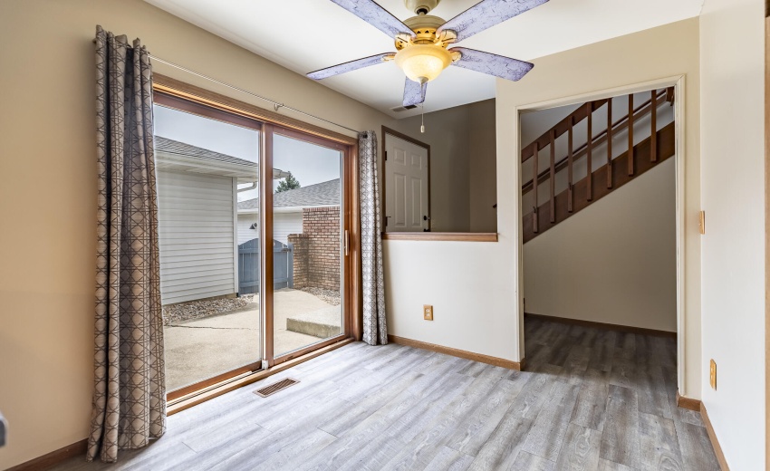 2564 Oakwood Dr-11