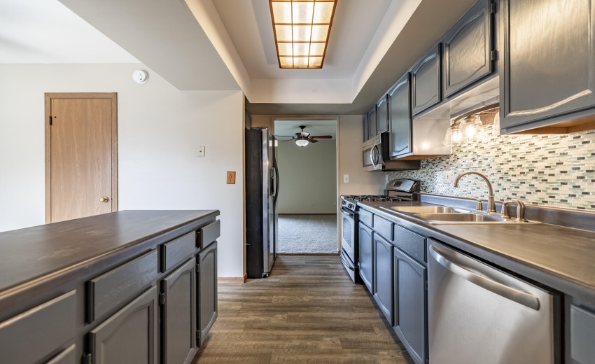 2564 Oakwood Dr-7
