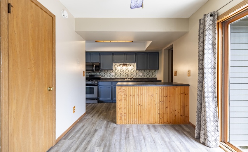 2564 Oakwood Dr-5
