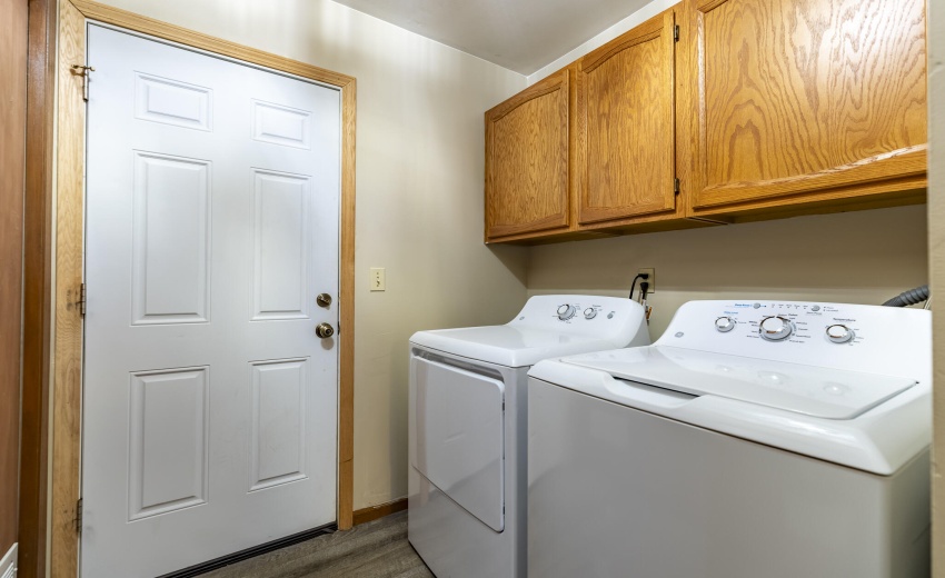 2564 Oakwood Dr-8