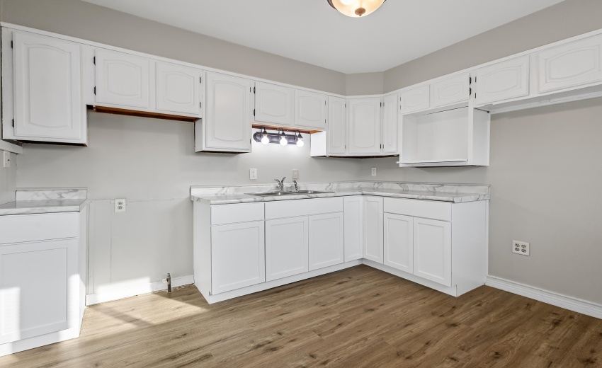Bright and Welcoming Kitchen