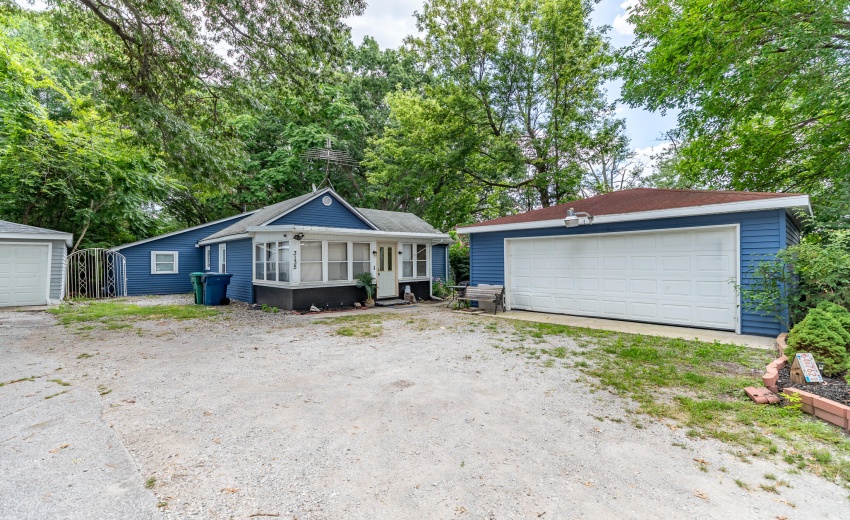 3131 & 3135 Burr St-6