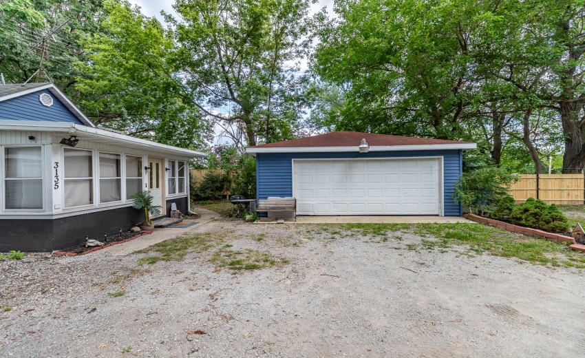 3131 & 3135 Burr St-14