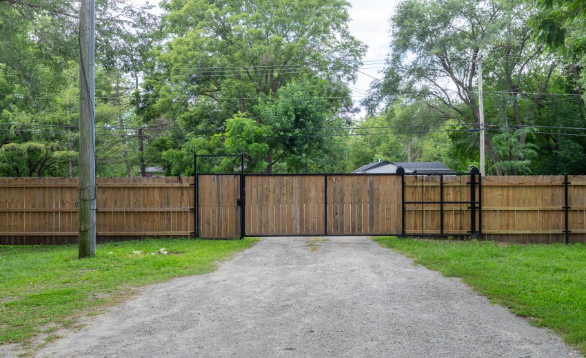 3131 & 3135 Burr St-7 (1)