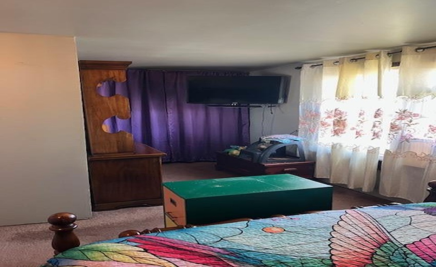 upper bedroom 81 2