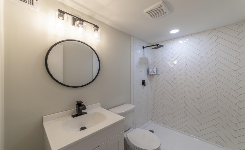 LL Bath w/walk in shower