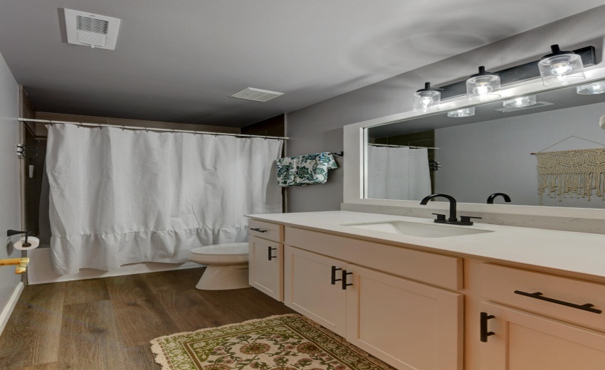 817 Robin Court-33
