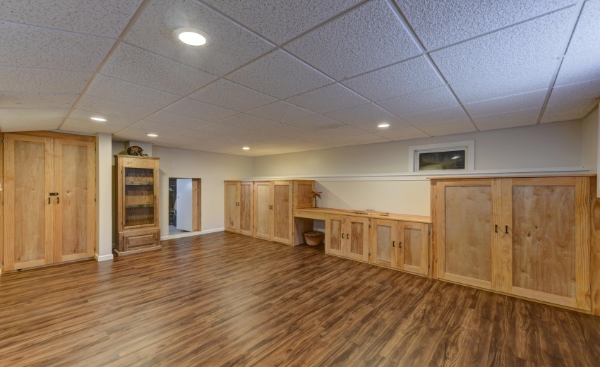817 Robin Court-41