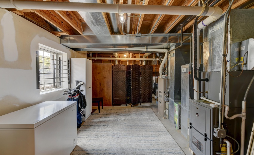 817 Robin Court-43