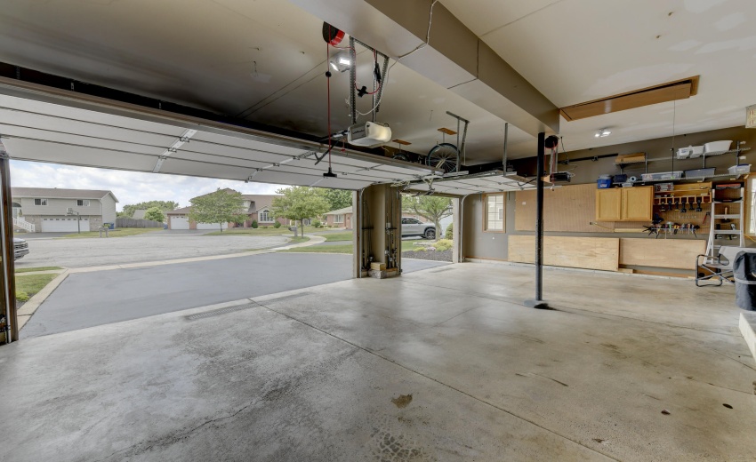 817 Robin Court-47
