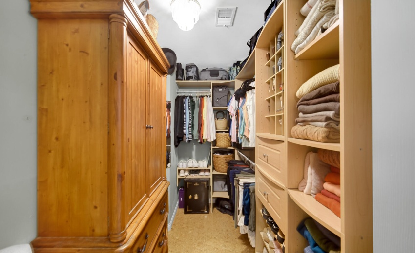 main bed closet