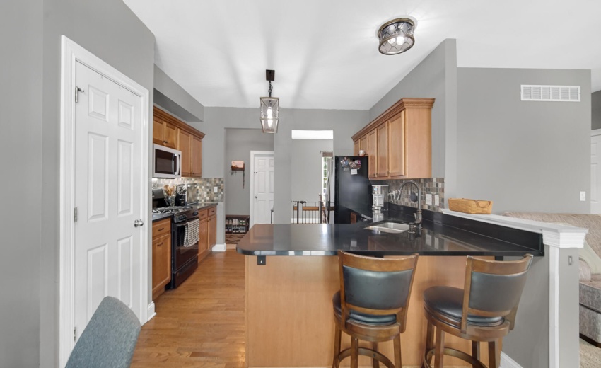 dining off kitchen