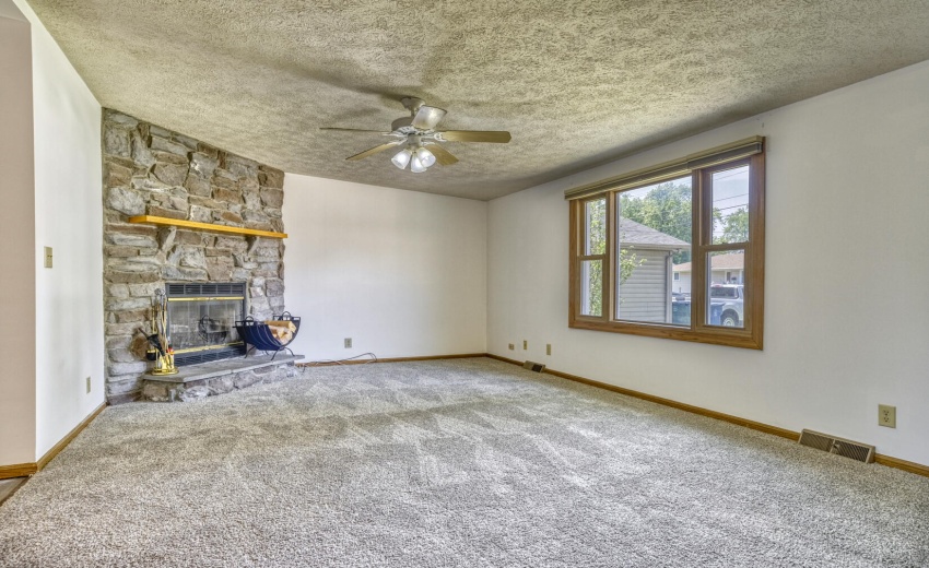 7107 Lindberg Avenue, Hammond, Indiana, 3 Bedrooms Bedrooms, 7 Rooms Rooms,2 BathroomsBathrooms,Residential,For Sale,Lindberg,NRA840417