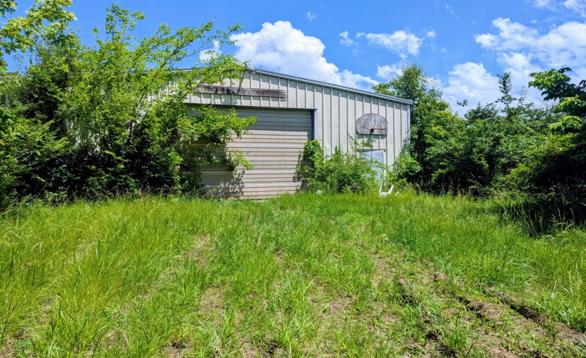 pole barn at 100 N
