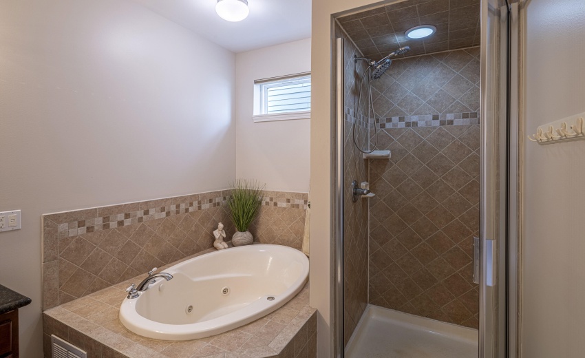 condo bathroom 3