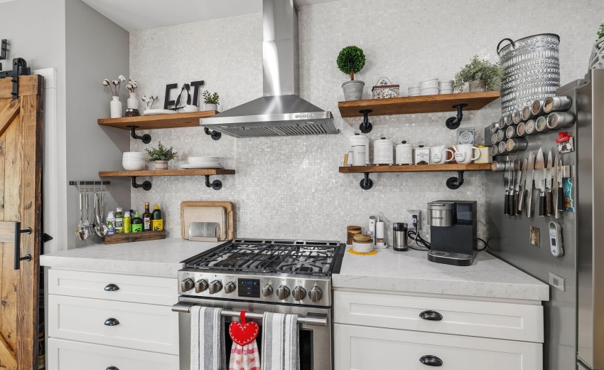 Gorgeous backsplash and open shelving