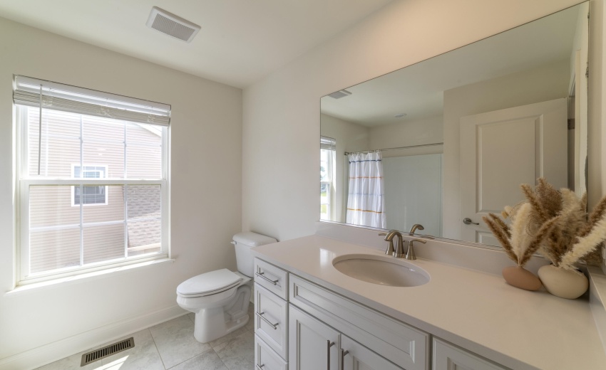 IHallBath109th0032