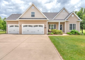 713 Ironwood Street, DeMotte, Indiana, 3 Bedrooms Bedrooms, 8 Rooms Rooms,2 BathroomsBathrooms,Residential,For Sale,Ironwood,NRA840632
