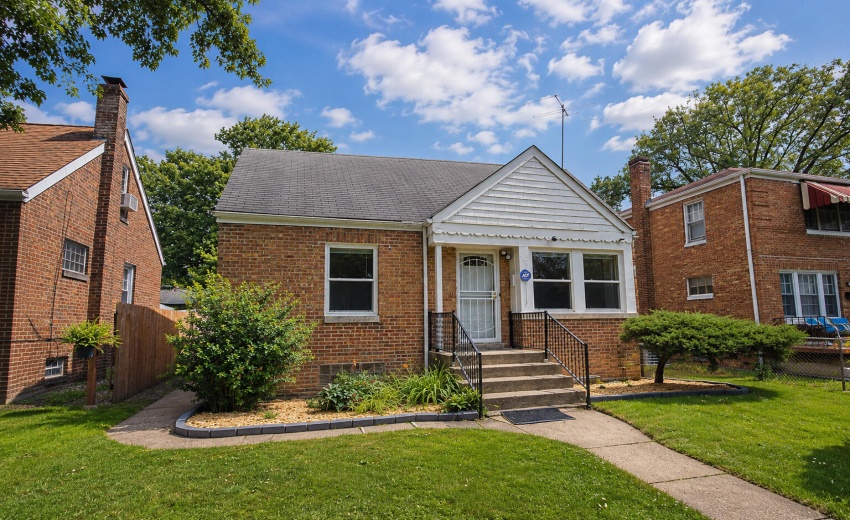 3776 Buchanan St, Gary, IN 17