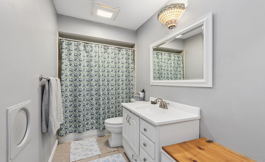 13-Bathroom