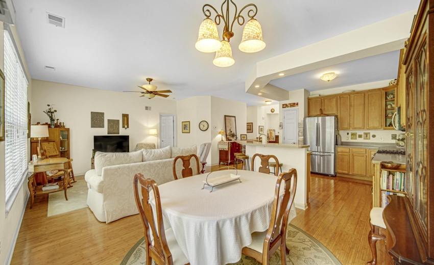 Kitchen dining area