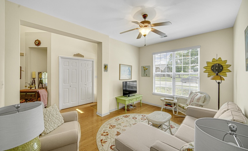 Living room / Den