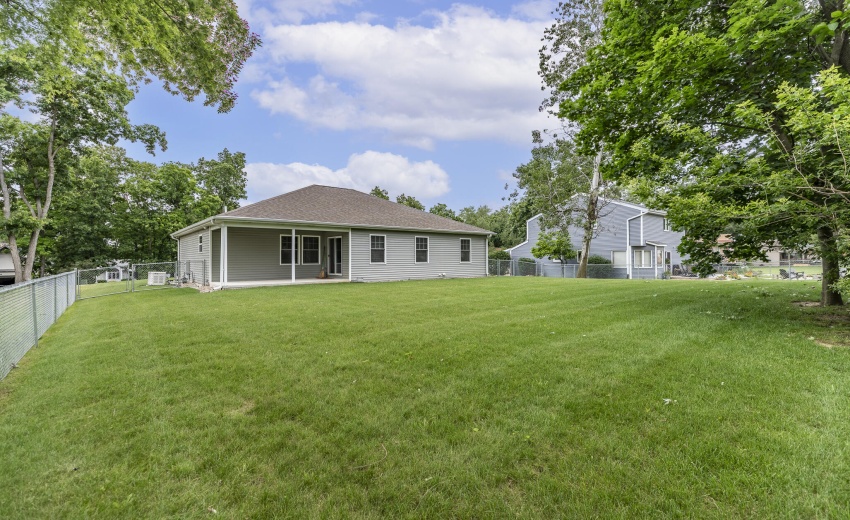 2352 Four Seasons Pkwy-9