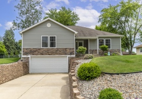2352 Four Seasons Parkway, Crown Point, Indiana, 3 Bedrooms Bedrooms, 8 Rooms Rooms,3 BathroomsBathrooms,Residential,For Sale,Four Seasons,NRA840776