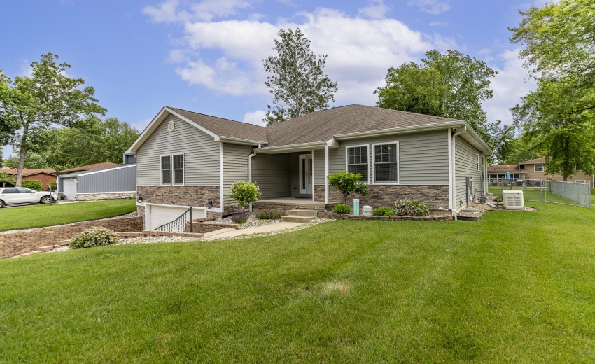 2352 Four Seasons Pkwy-6