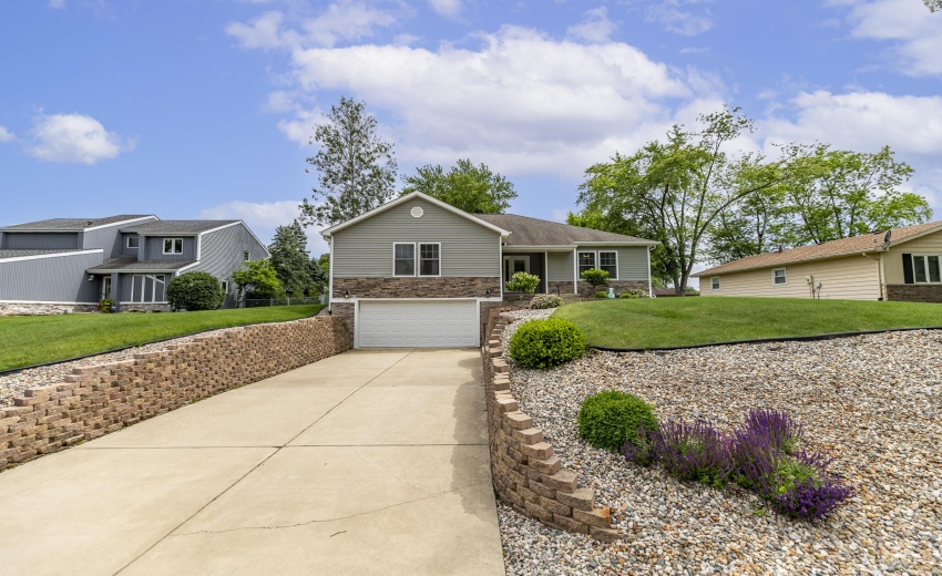 2352 Four Seasons Pkwy-1