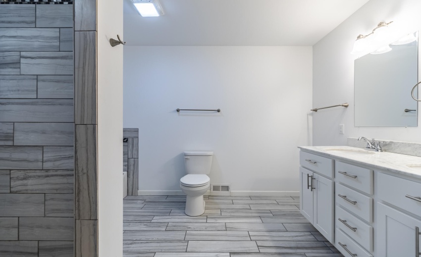 2352 Four Seasons Pkwy-32