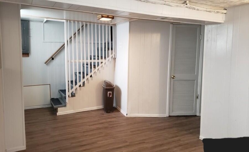 Fam_Room_towards_stairs