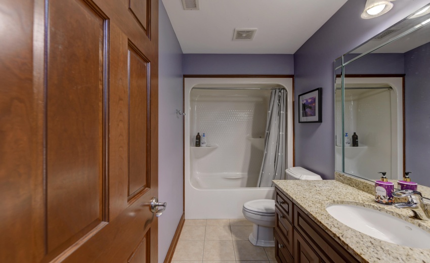 Upper Hall Bathroom