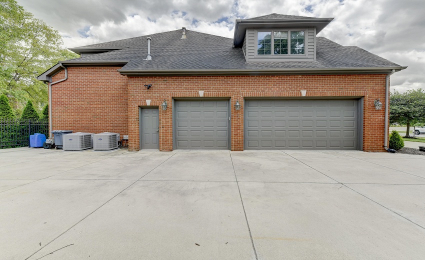 Oversized 3 Car Side Garage