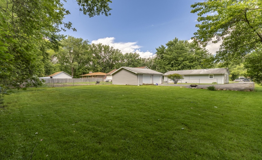834 S Cline Ave-13