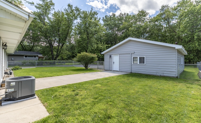 834 S Cline Ave-7